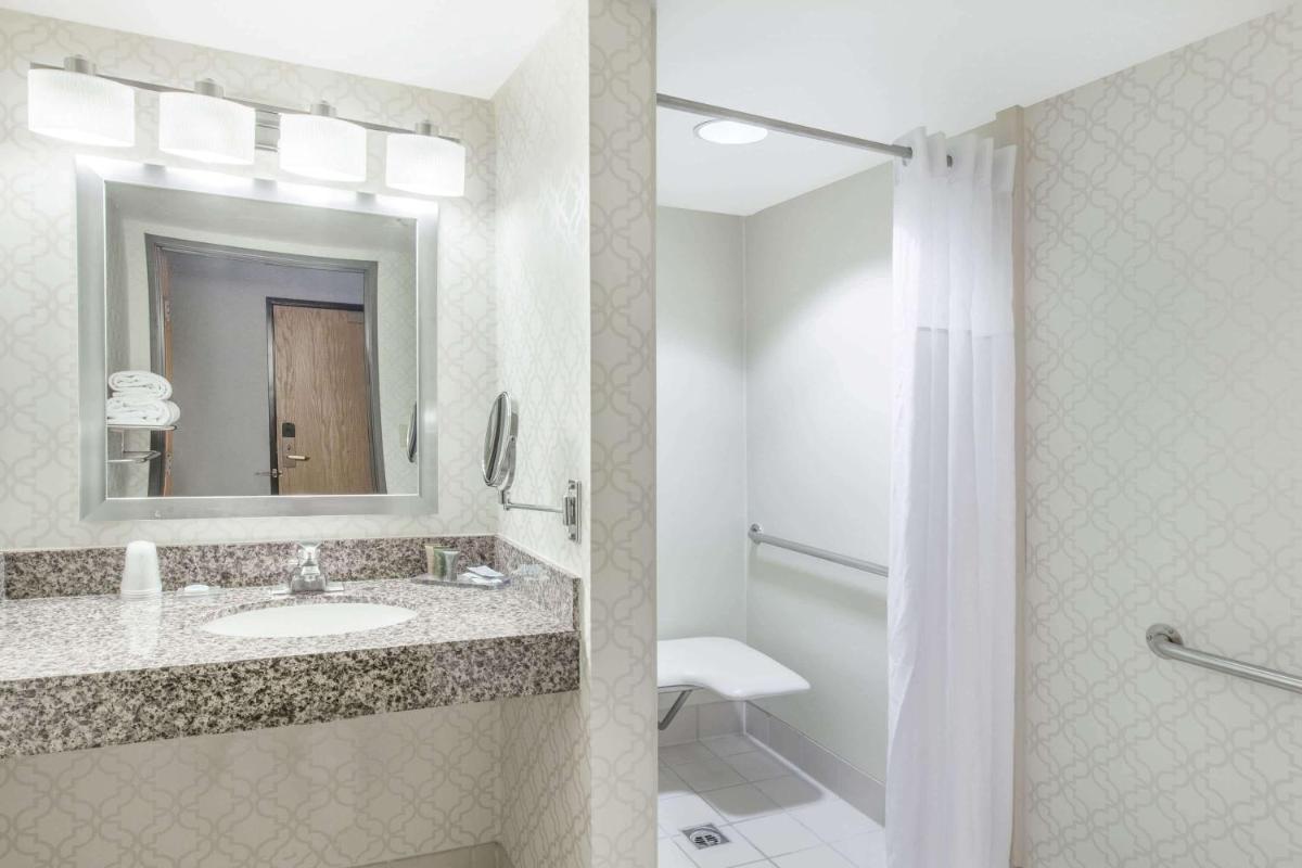 Hawthorn Suites by Wyndham Livermore - Housity