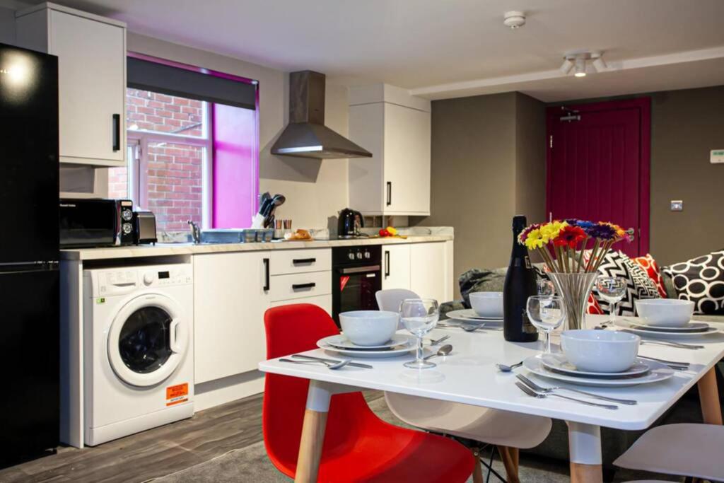 Lovely 2 Bedroom Apartment in Bury - sleeps 6 - Housity