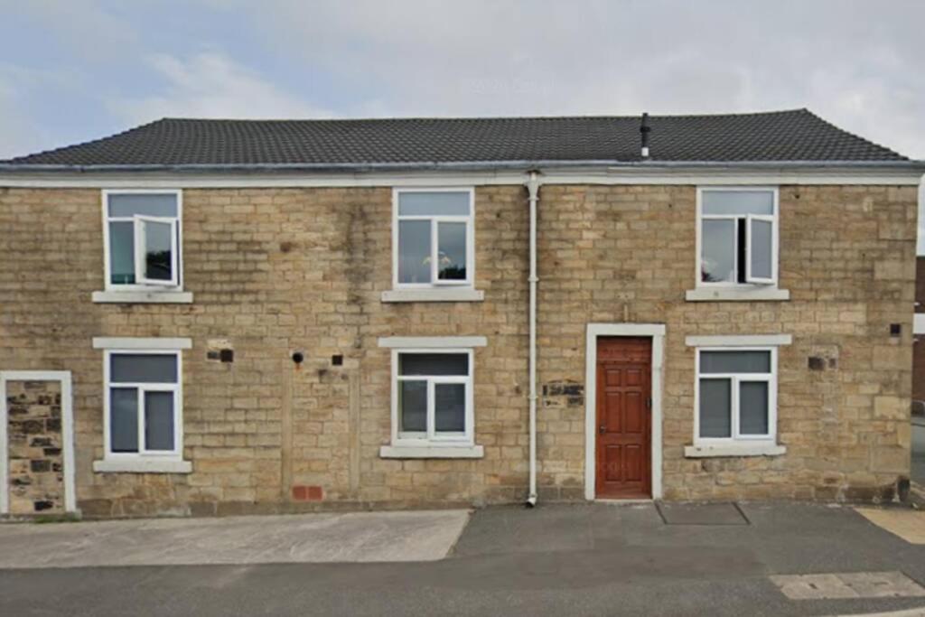 Lovely 2 Bedroom Apartment in Bury - sleeps 6 - Housity