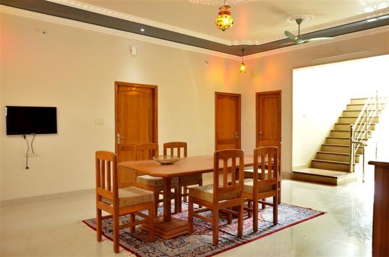 The Royale Country Retreat - Housity
