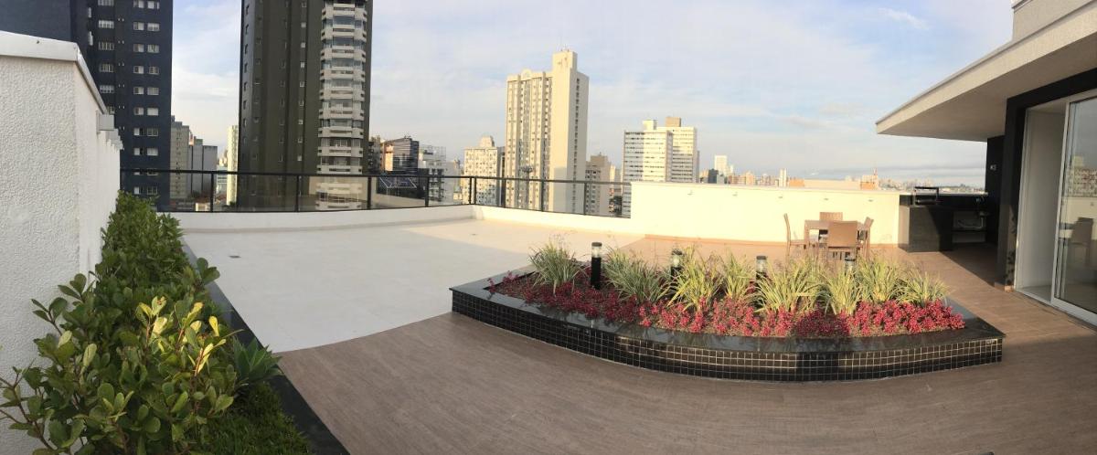 609-Apartamento Encantador, com 1 vaga de GARAGEM, Todo Mobiliado e Decorado, Edificio com Academia, Lavanderia, Excelente localização no Rebouças, Proximo ao Batel e Centro - Housity