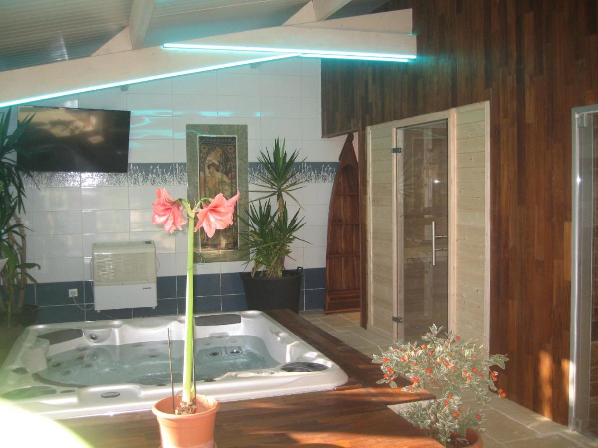 Salle de bains dans l'établissement Hôtel L'Ecrin