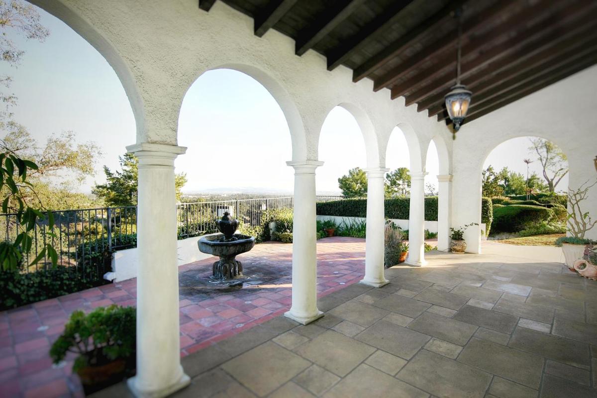 The Patrician Hollywood Universal - Housity