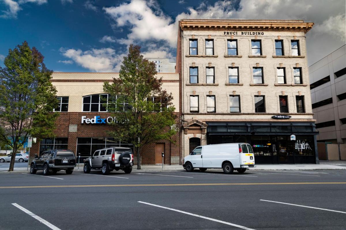 Riverfront Park Travel Apartments - Housity