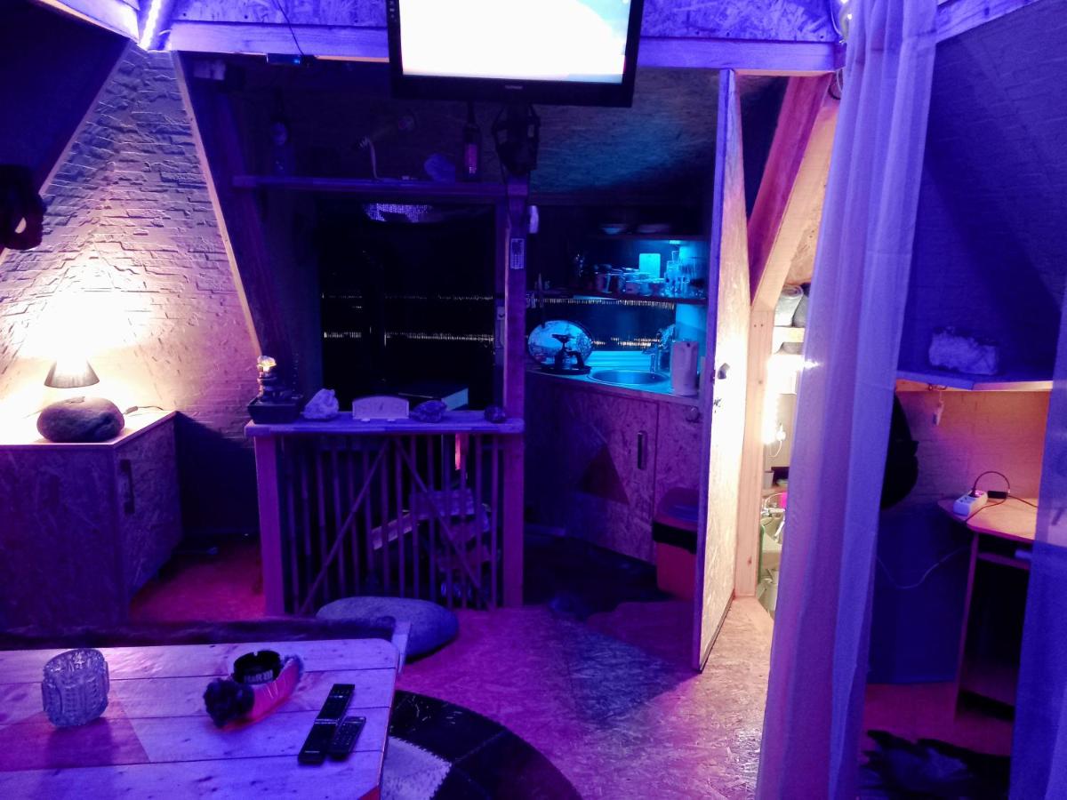 Pyramid - Housity