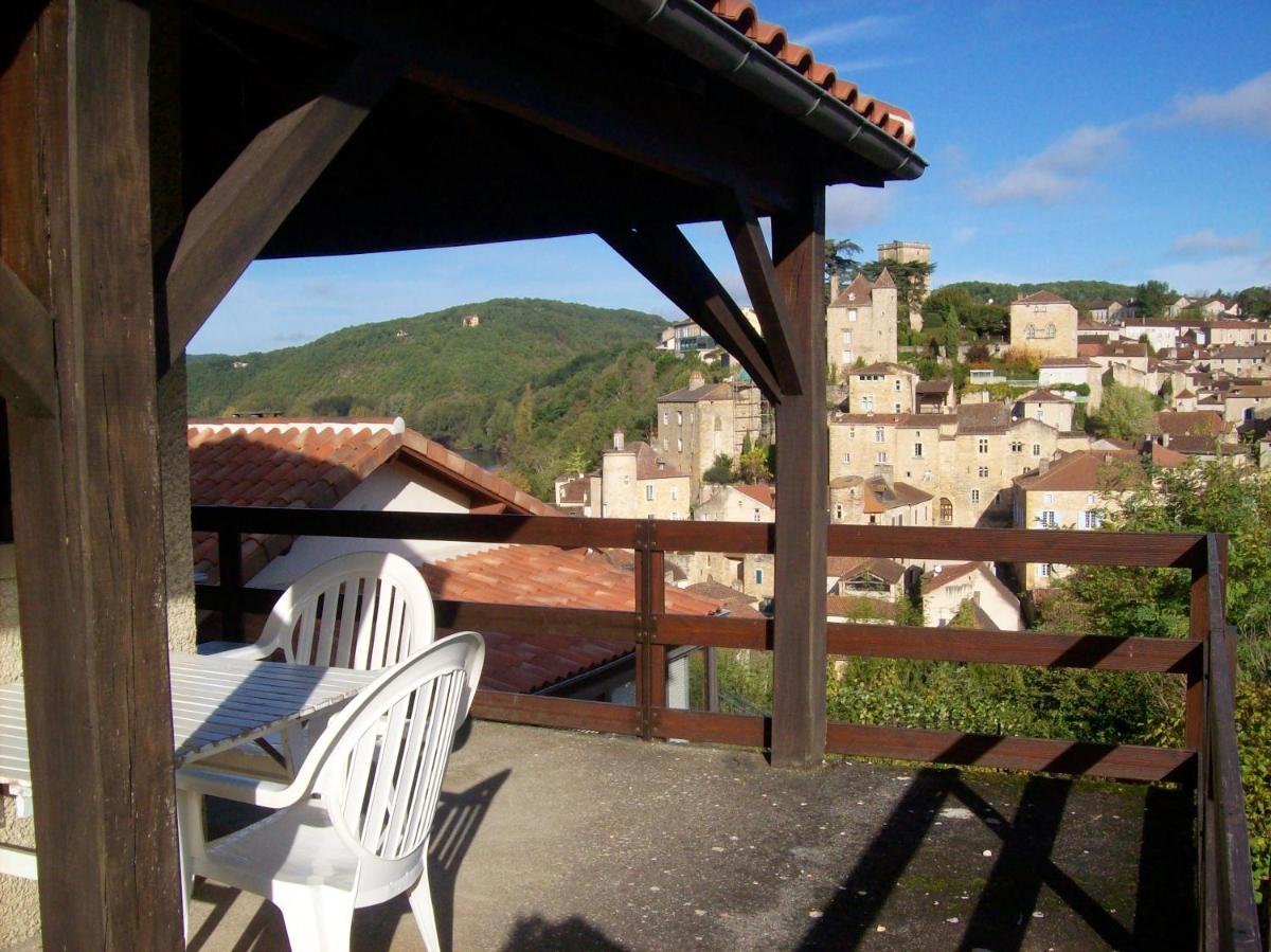 Charmante maison a Puy l'Eveque avec jardin et balcon - Housity