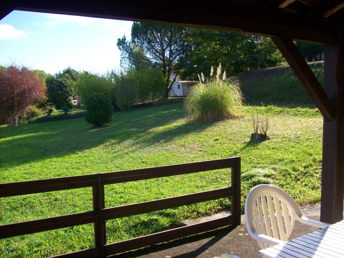 Charmante maison a Puy l'Eveque avec jardin et balcon - Housity
