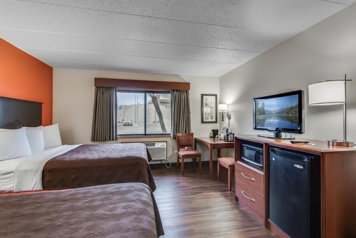 AmericInn by Wyndham Coon Rapids - Housity