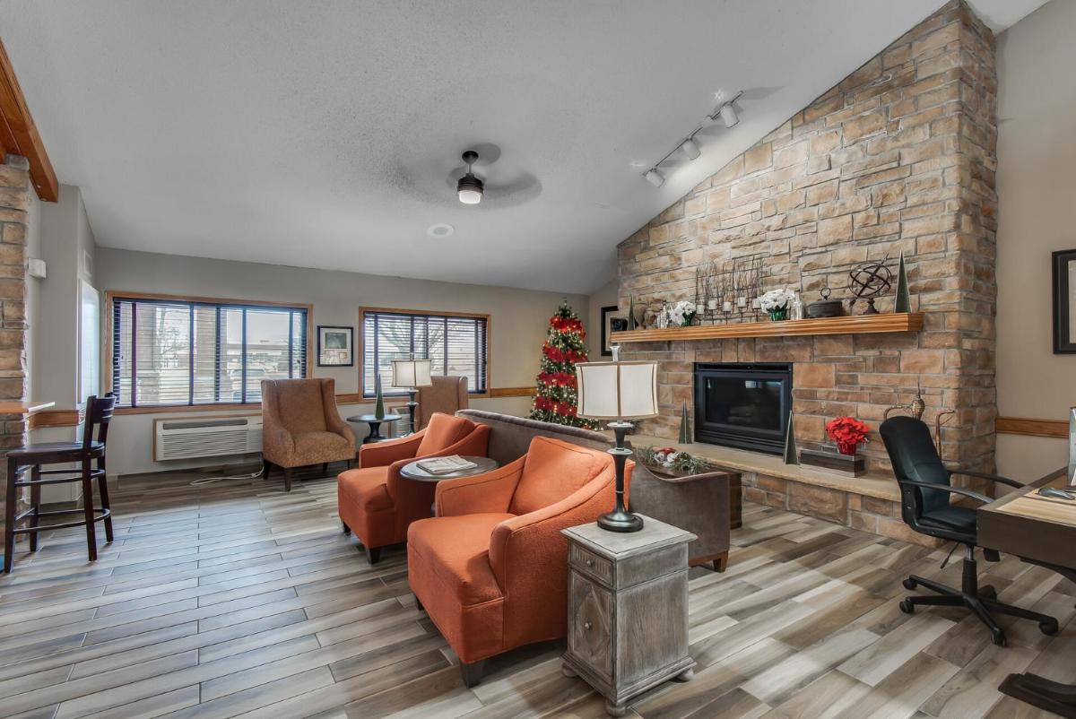 AmericInn by Wyndham Coon Rapids - Housity