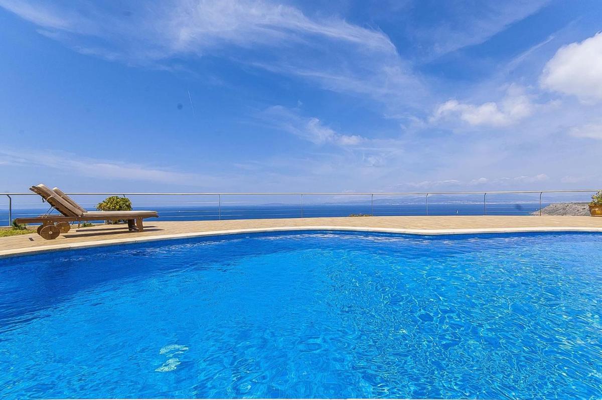 Villa with sea view and private pool - Housity