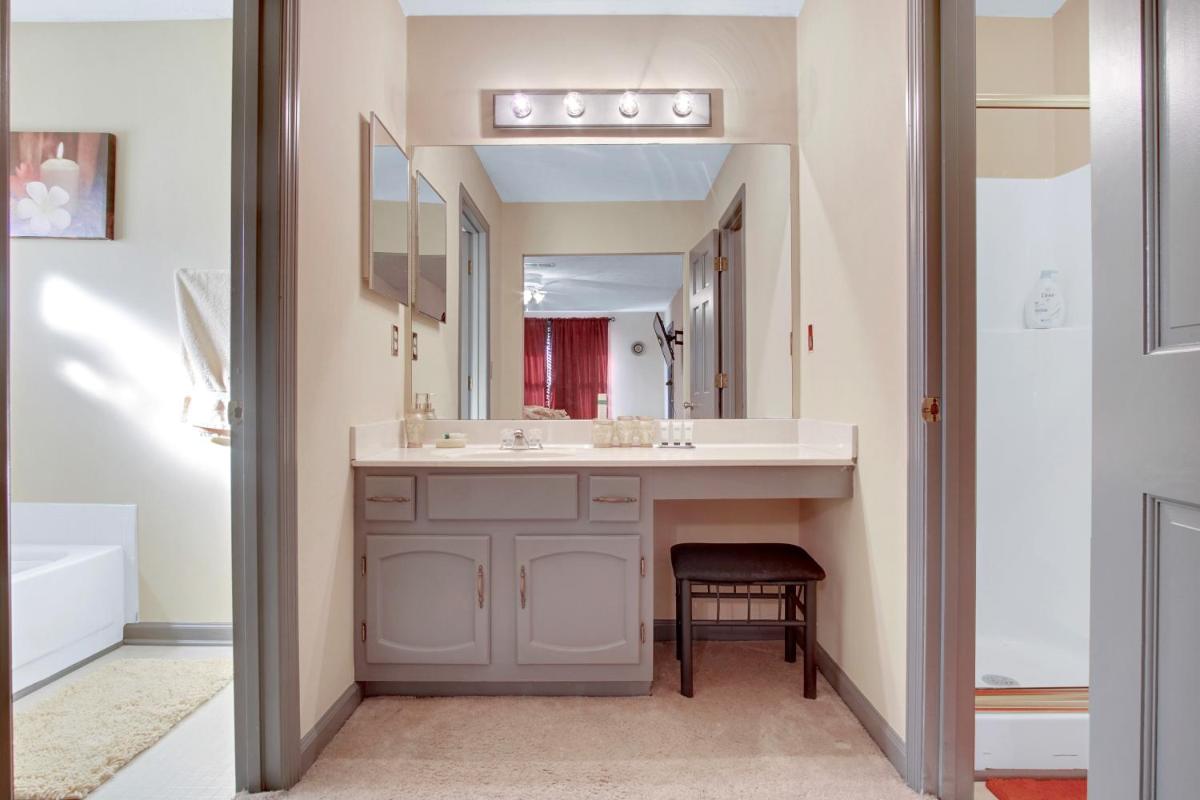 Spacious & Quiet 3BR Family Home with Fast WiFi - Housity