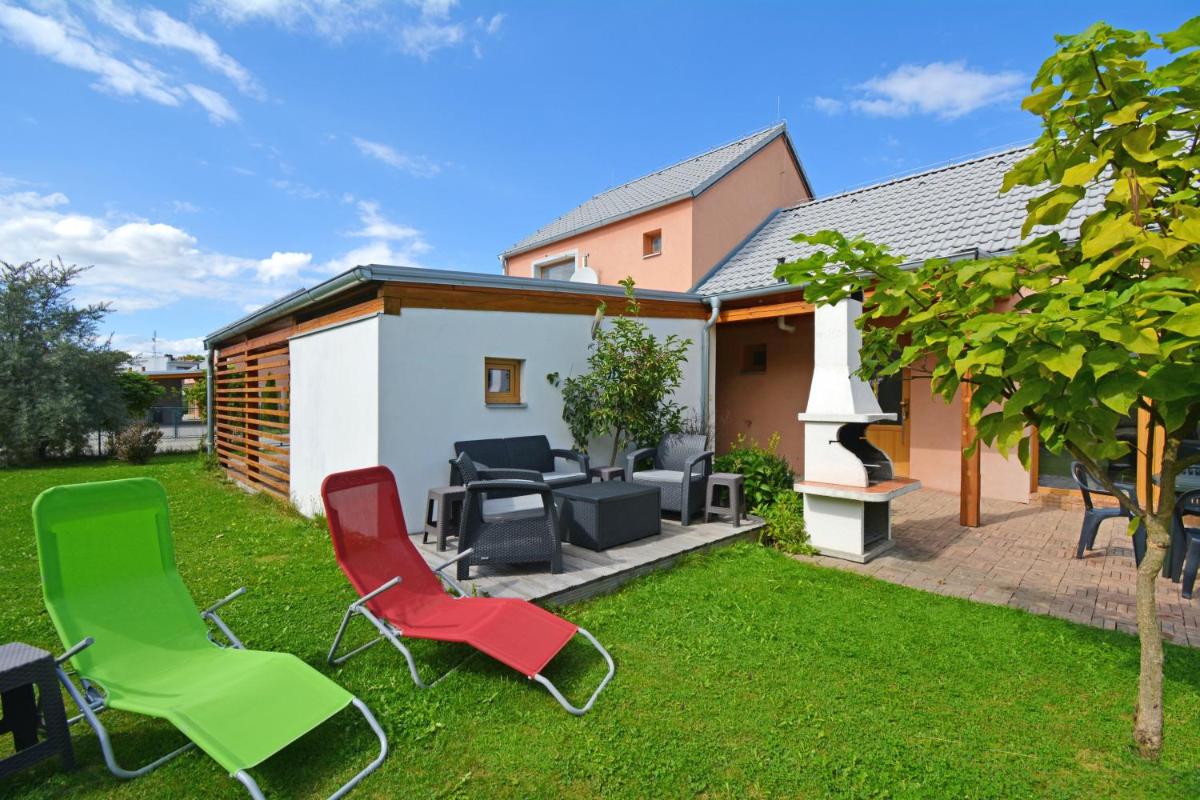 Spacious House with Enclosed Garden in Lomnice nad Luznici - Housity