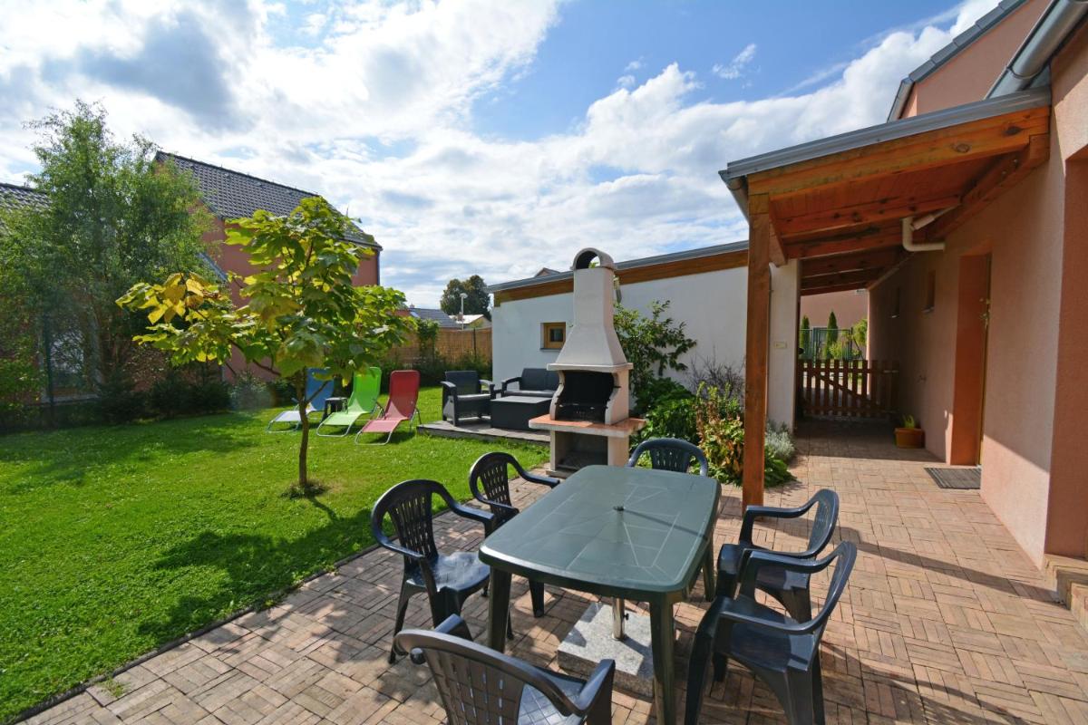Spacious House with Enclosed Garden in Lomnice nad Luznici - Housity