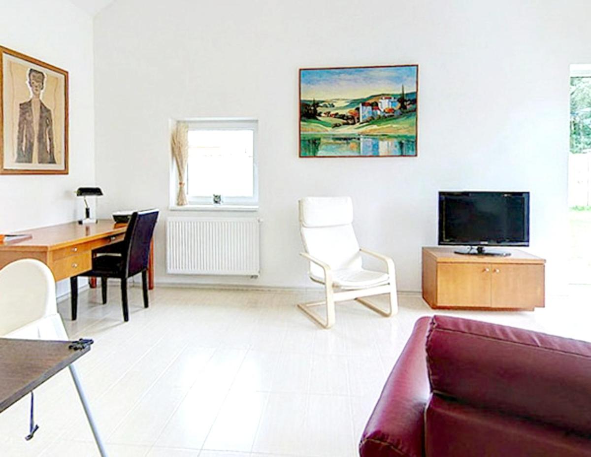 Suitetrails - 4 bedrooms house with enclosed garden and wifi at Lomnice nad Luznici 7 km away from the beach