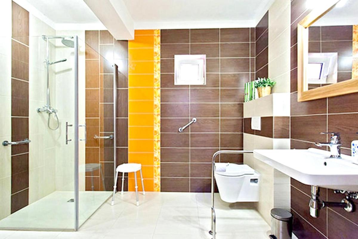 Suitetrails - 4 bedrooms house with enclosed garden and wifi at Lomnice nad Luznici 7 km away from the beach