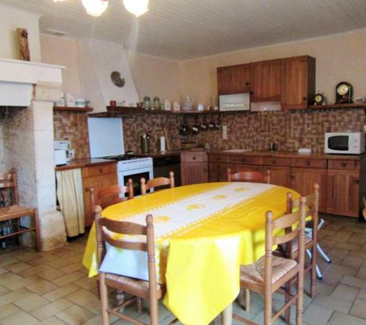 Maison de 3 chambres avec jardin clos et wifi a Bussac - Housity