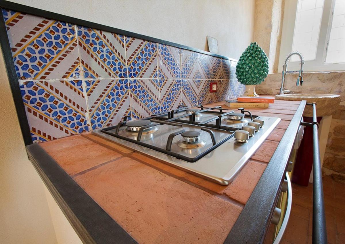 Suitetrails - Charming Villa in Pozzallo with Private Pool