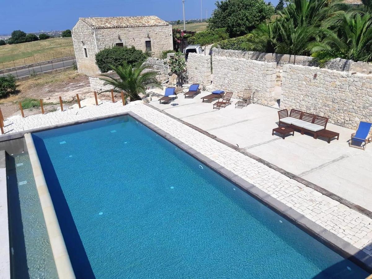 Suitetrails - Charming Villa in Pozzallo with Private Pool