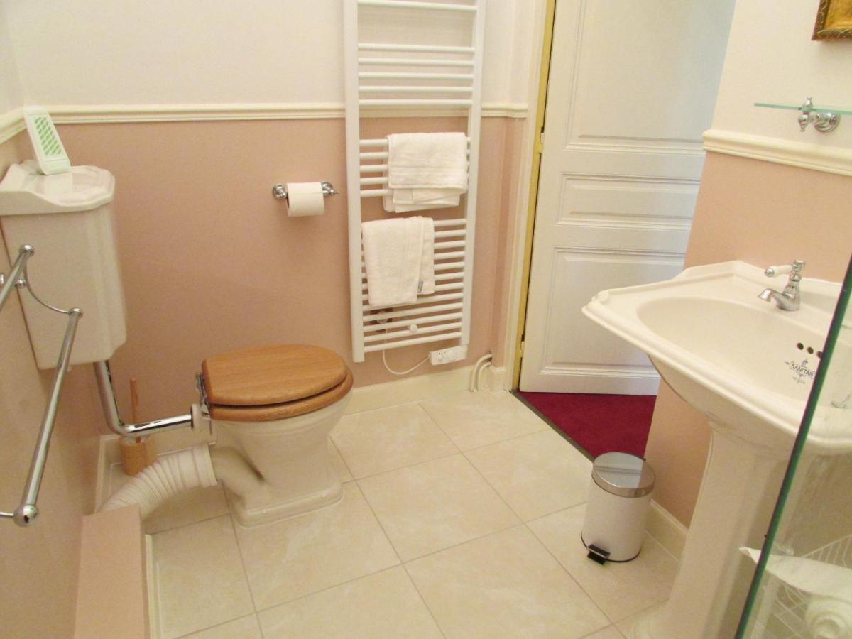 Chateau Lezat - Chambres d'Hotes et Table d'Hotes - Housity