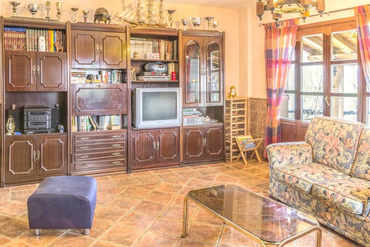 Spacious House with Mountain View in Munain - Housity