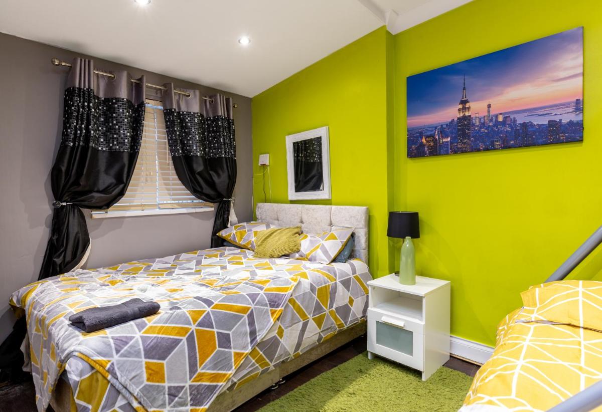 Stockton Town Centre Apartments free parking and Wi-Fi - Housity