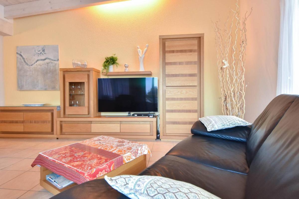 Penthouse 12 - Housity