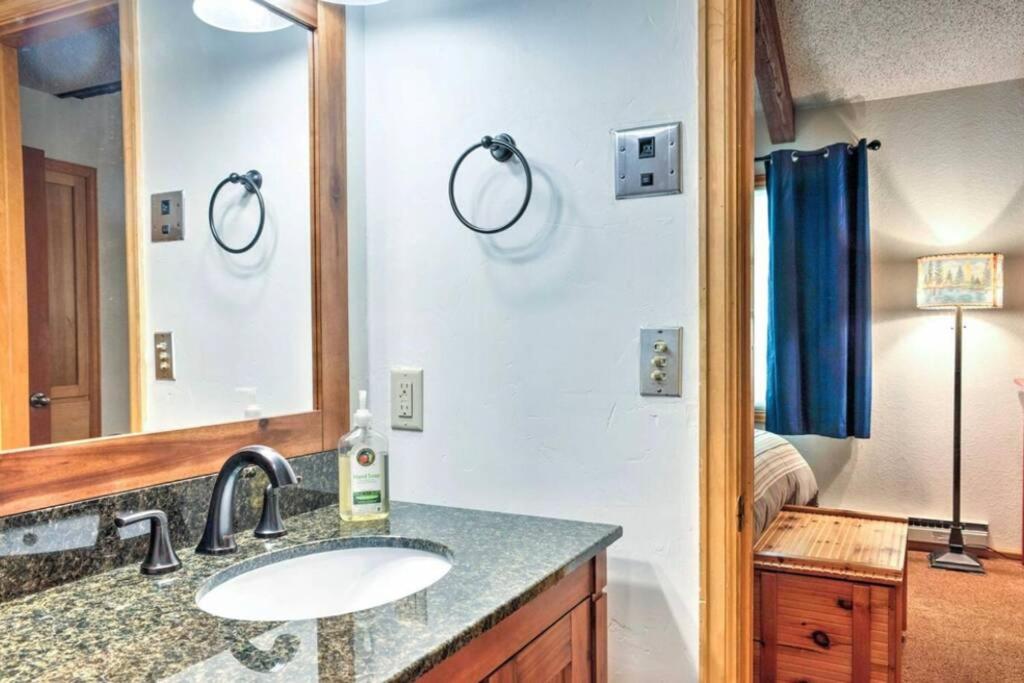 SKI IN, WALK OUT! The perfect mountain retreat! - Housity