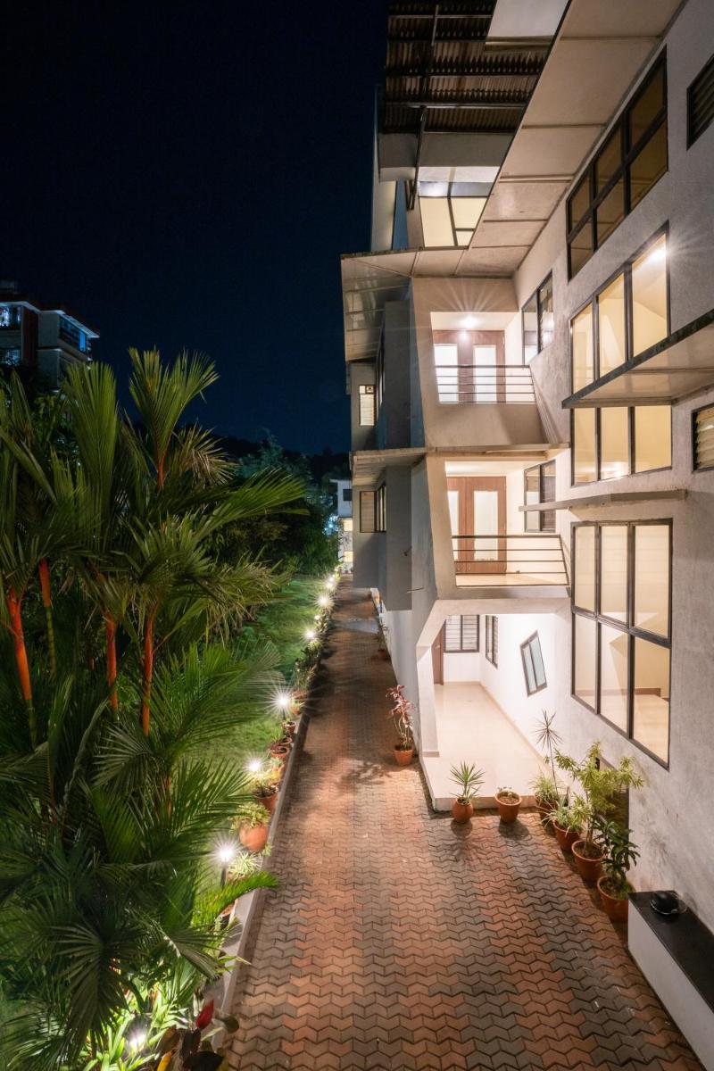 Hotel Xec Residency - Housity