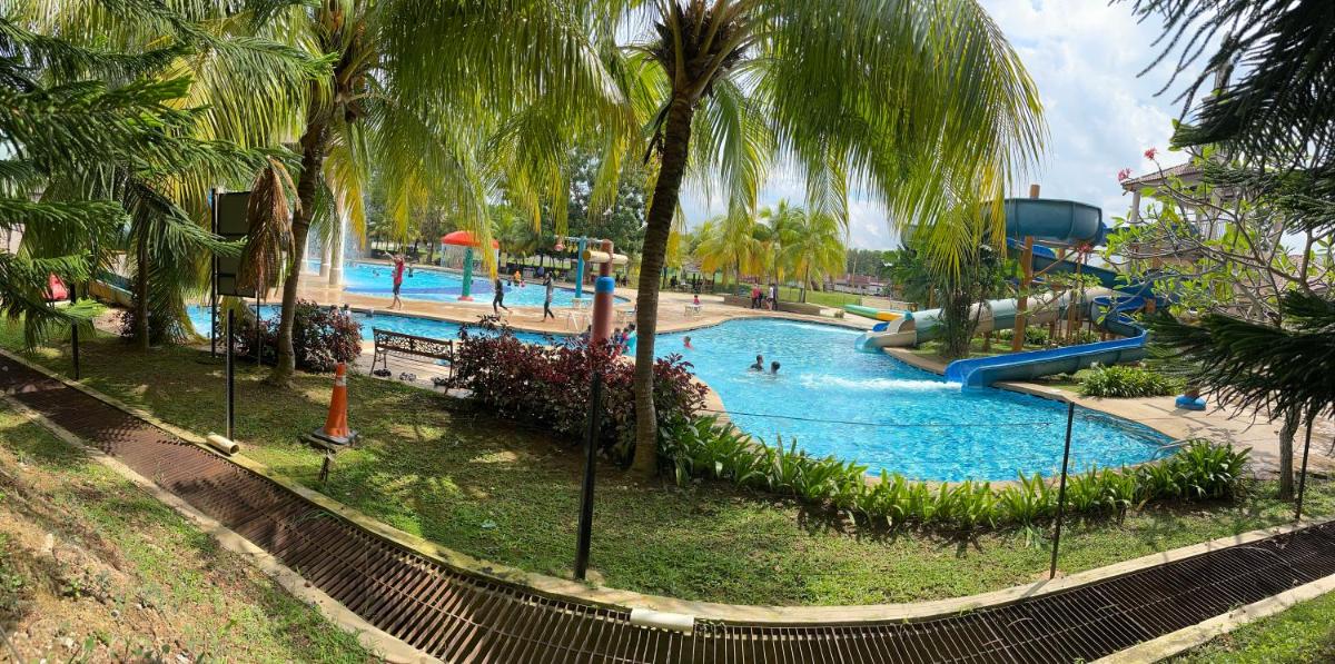 Homestay 3 rooms suite Apartment 8-10pax at Amari Villa Bukit Katil, Ayer Keroh Melaka - Hizvo