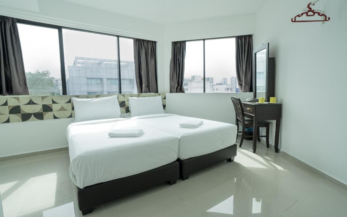 Grand Bagan Hotel - Housity