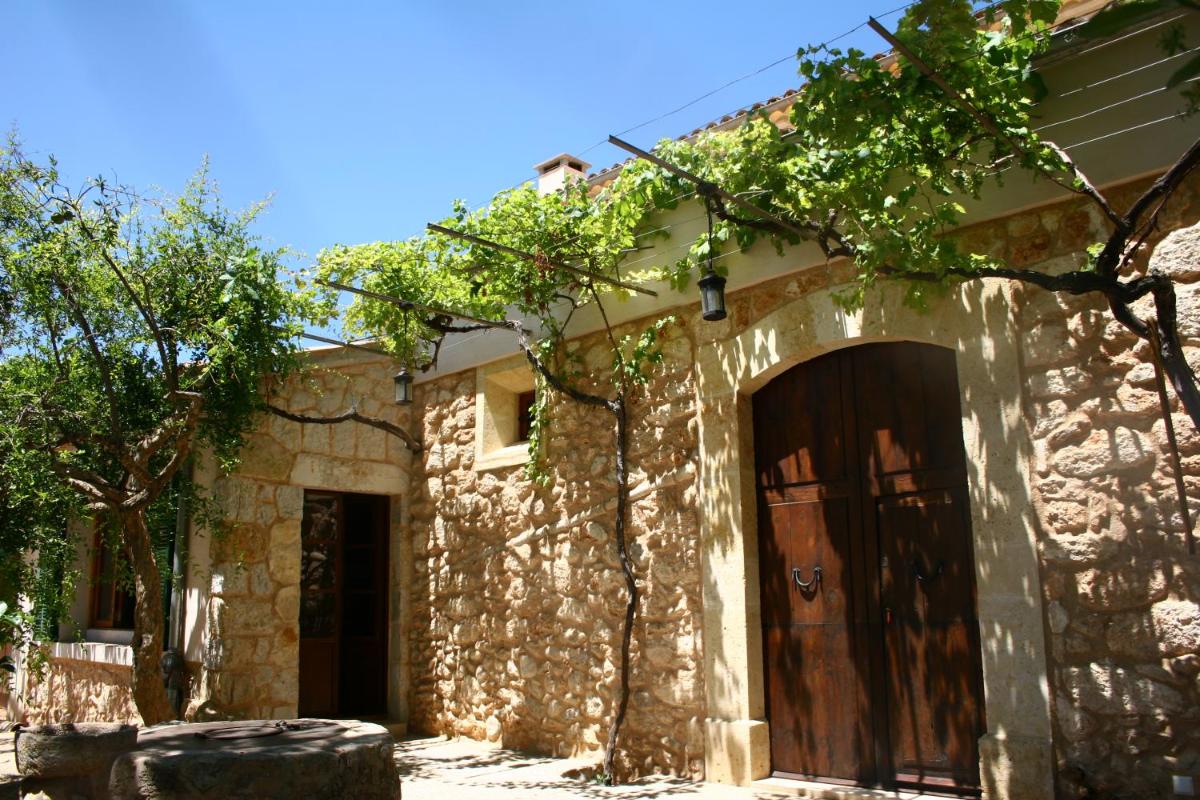 Son Jordi nou, beautiful villa near Alaro big swimming pool, BBQ mountain views 12people - Housity