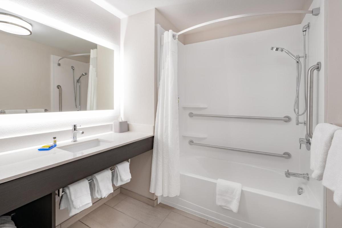 Holiday Inn Express & Suites Trinidad by IHG - Housity