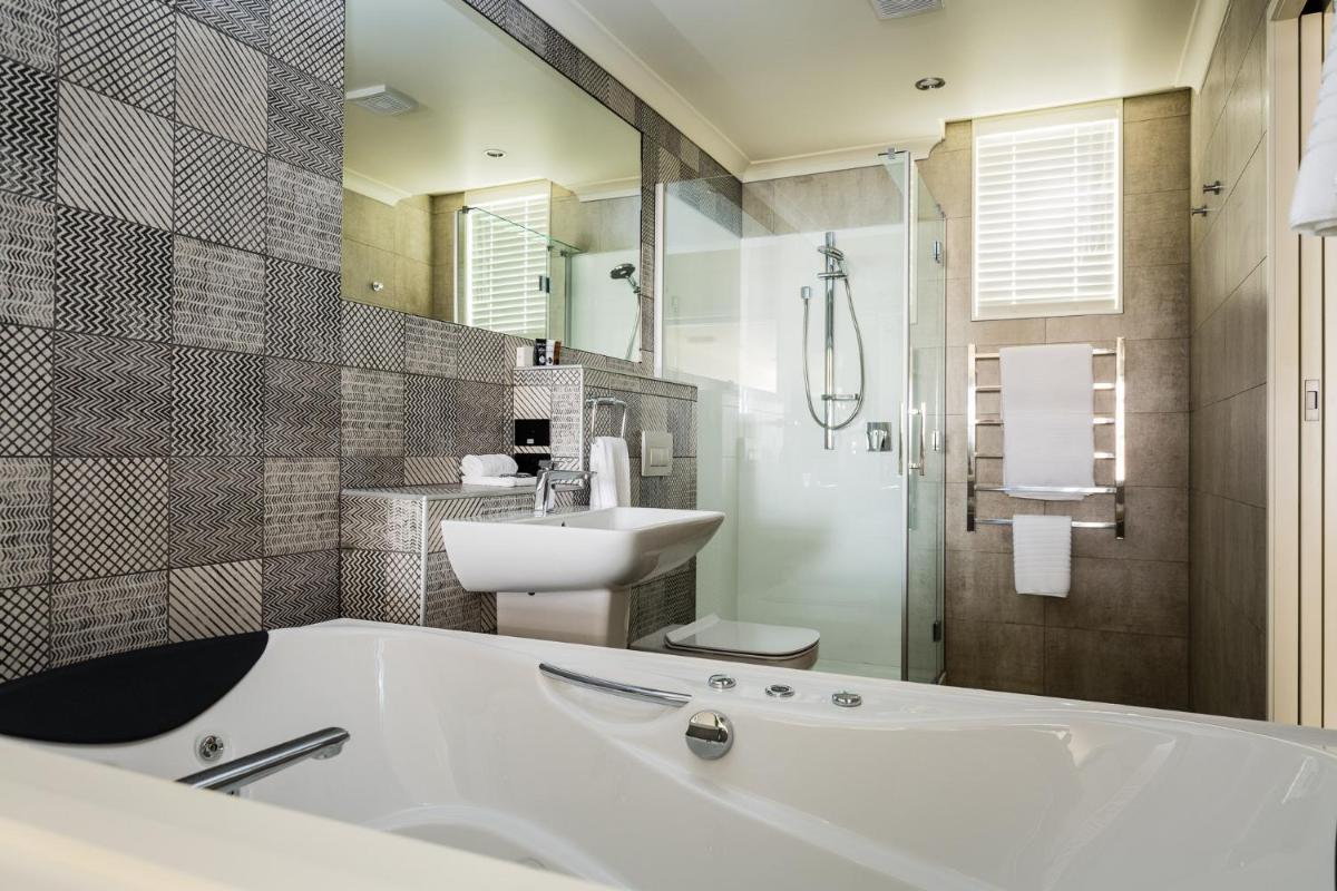 Pebble Beach Motor Inn - Housity