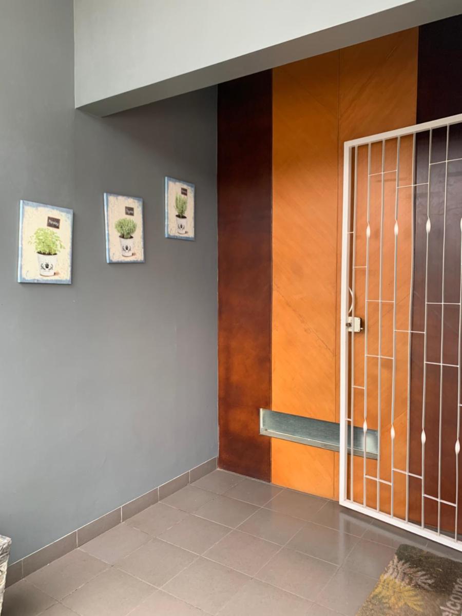 Platinum Setramurni Guest House Bandung 3BR - Hizvo