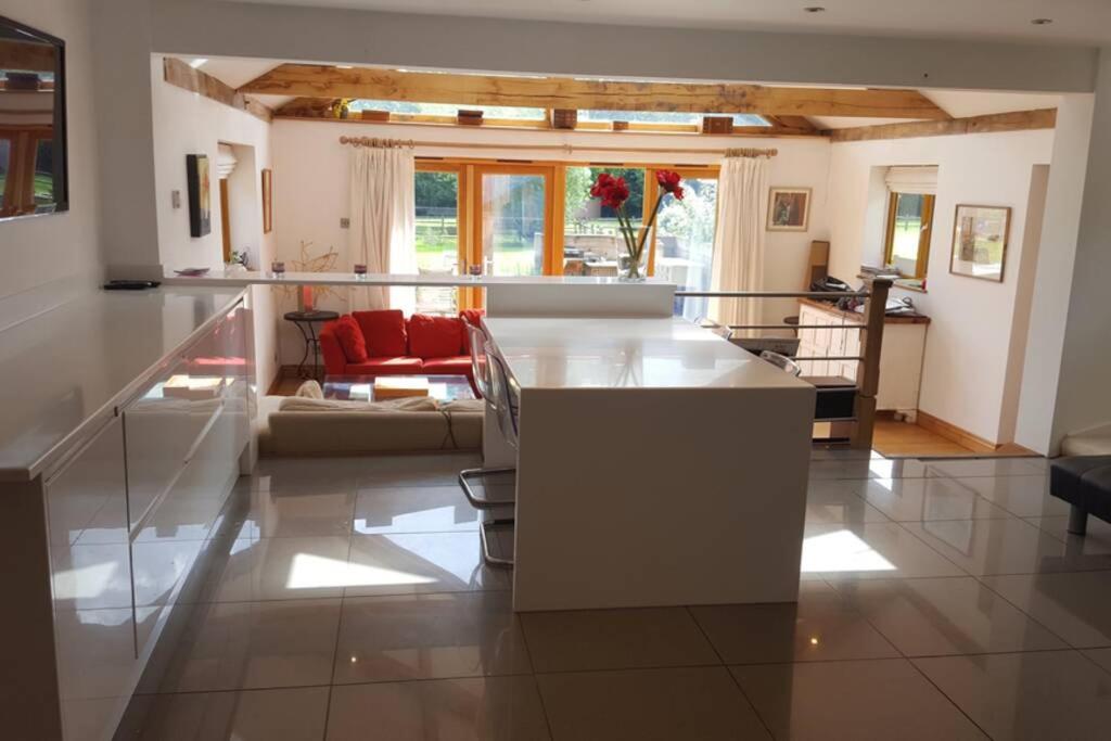 4 Kingsize Beds Ensuite - Sleeps 8-10 - Rural Contemporary Oak Framed House - Housity
