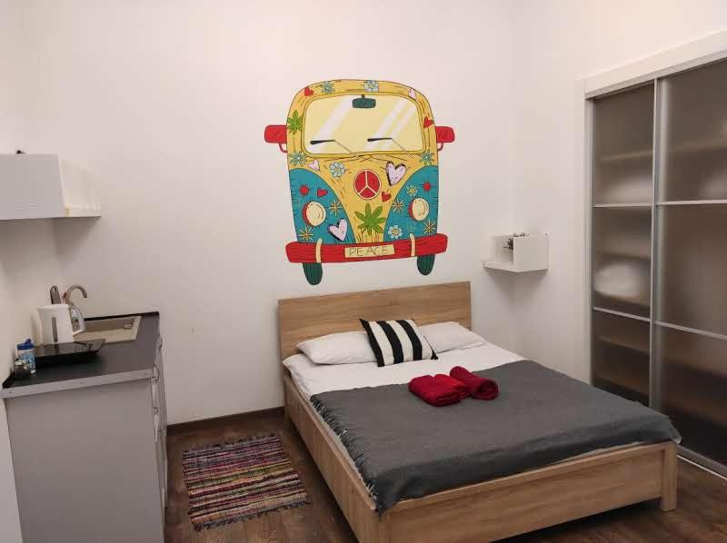 Valova 13, small studio - Housity