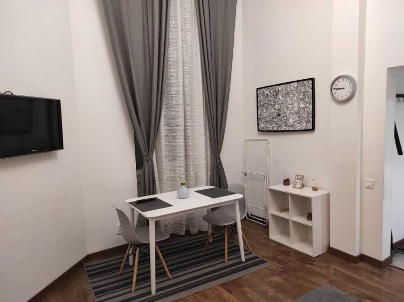 Valova 13, small studio - Housity