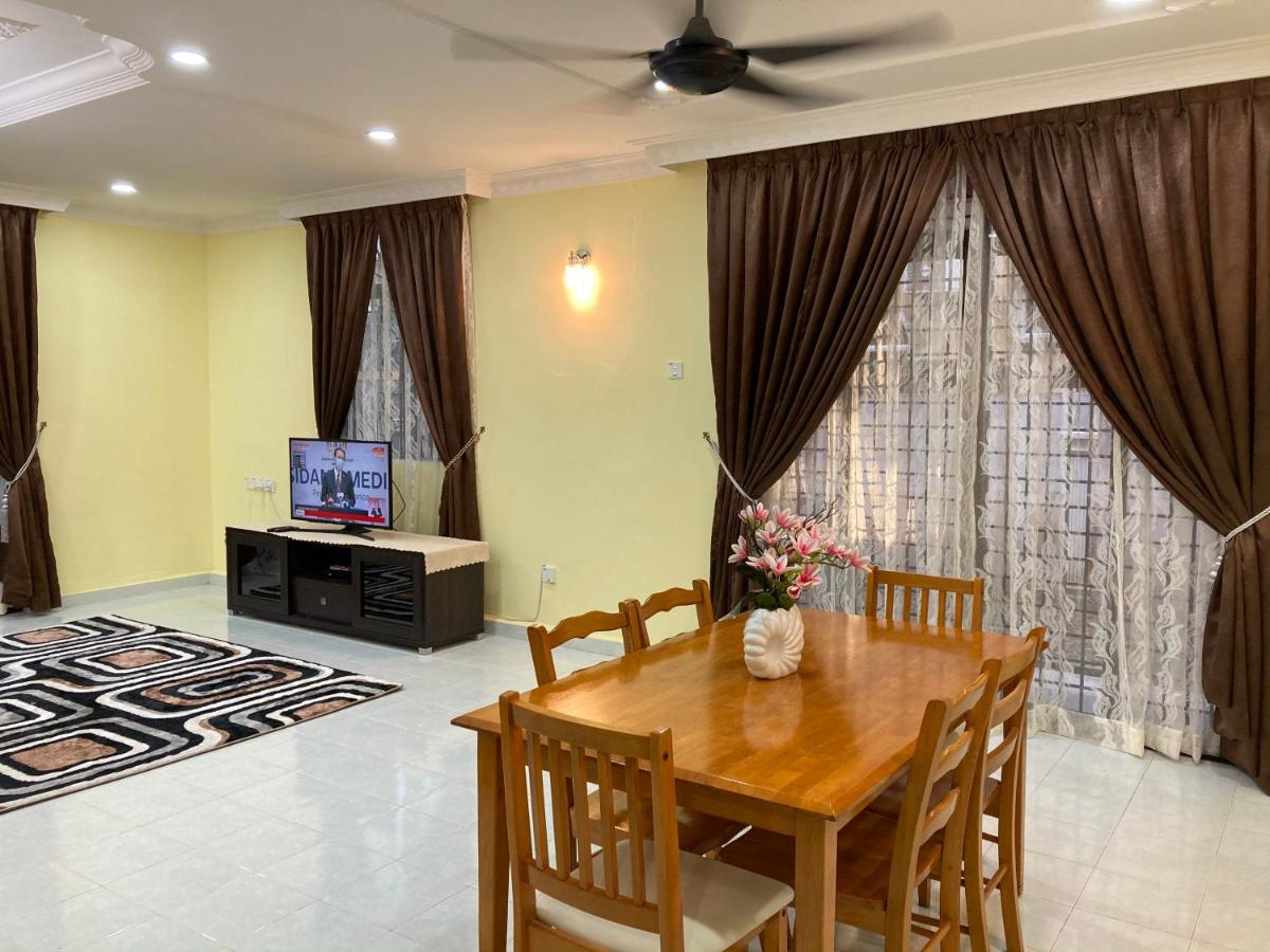 Hanna Homestay Kangar - Housity
