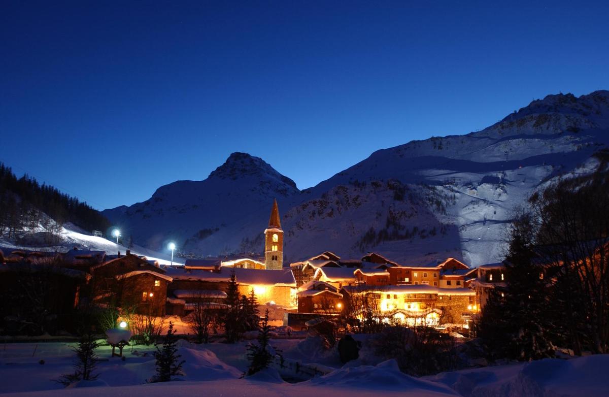 Vue générale sur la montagne ou vue sur la montagne depuis l'hôtel