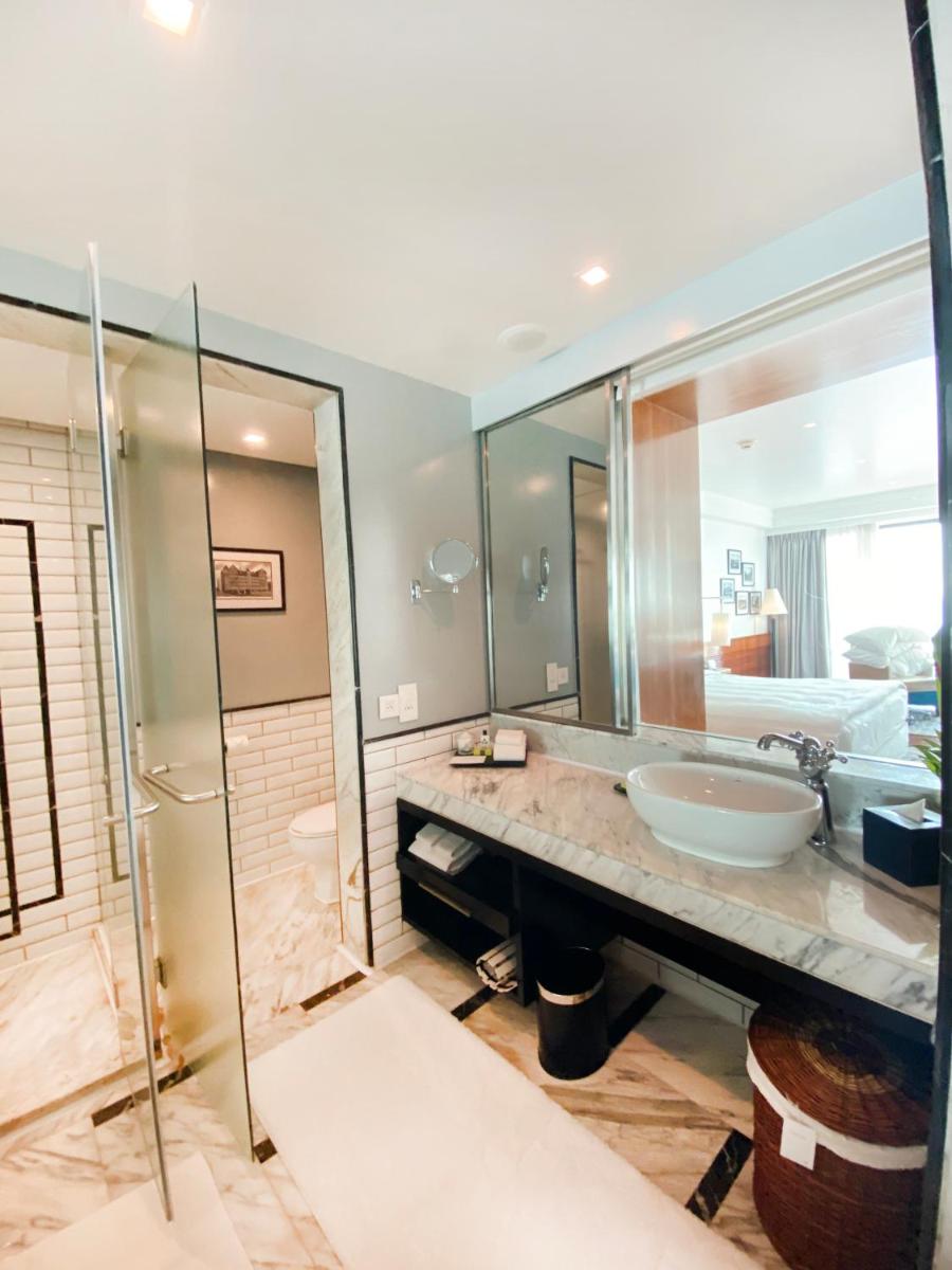a bathroom with a sink and a large mirror at InterContinental Marine Drive Mumbai by IHG in Mumbai