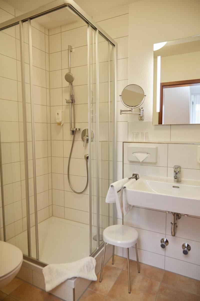 Flair Hotel Weinstube Lochner - Housity