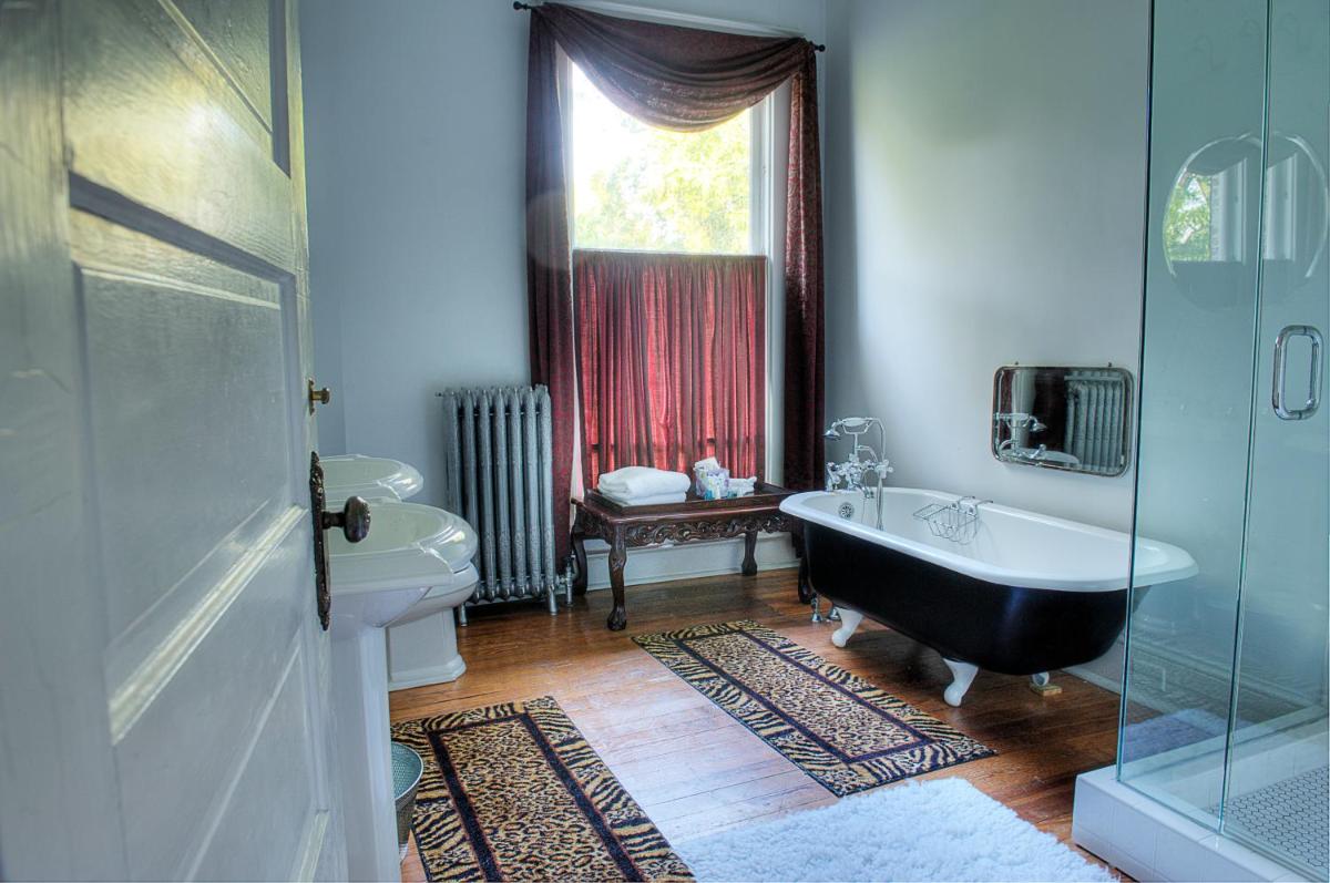 The Jackie O' House Bed and Breakfast - Housity