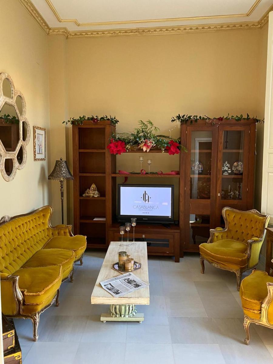 Una televisión o centro de entretenimiento en HOTEL CASABLANCA BOUTIQUE