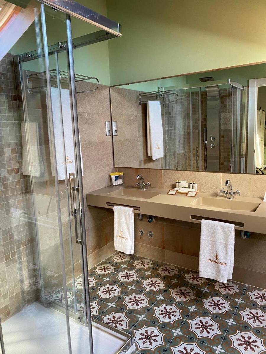 Un baño de HOTEL CASABLANCA BOUTIQUE