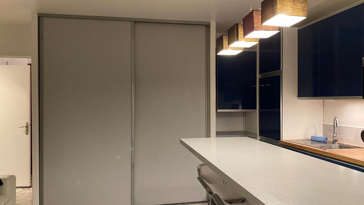 AZUR climatisé, wifi, ascenseur à 75 m de la plage - Housity