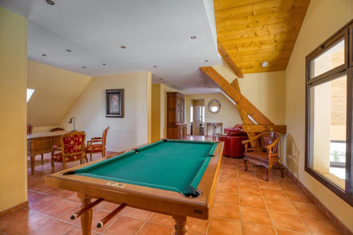 Maison confortable avec piscine a Villentrois Faverolles 250m² - Housity