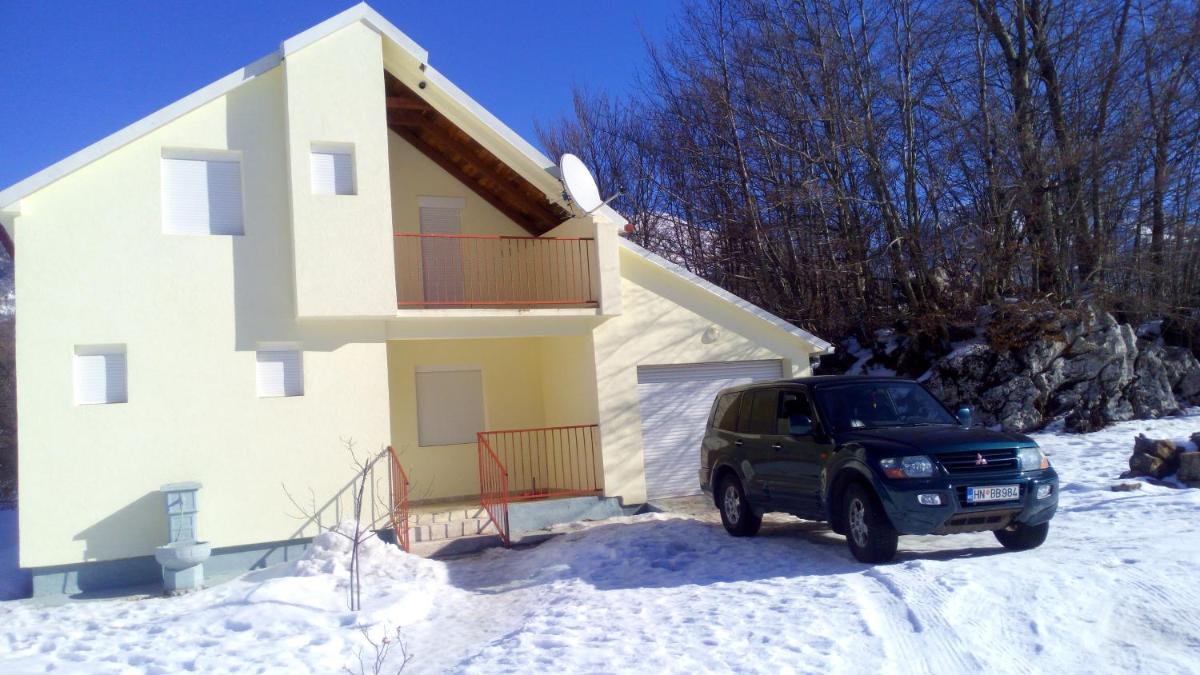 Charming chalet in Herceg Novi with fenced garden - Housity