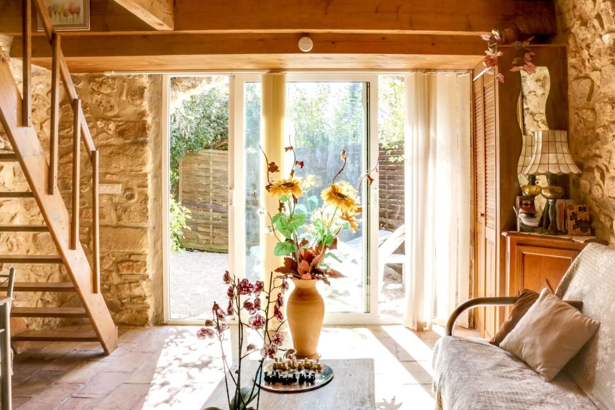 Maison charmante a Pougnadoresse avec piscine partagee - Housity