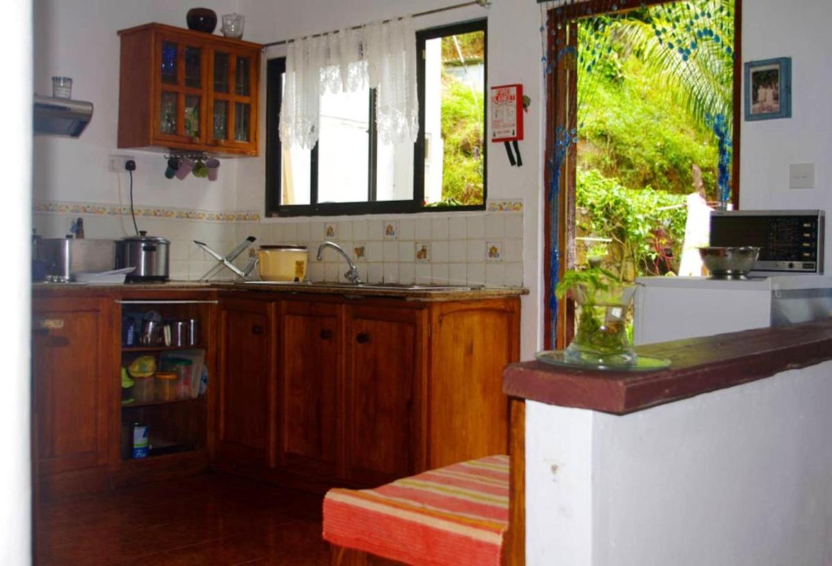 Charming house in Victoria with mountain view - Housity