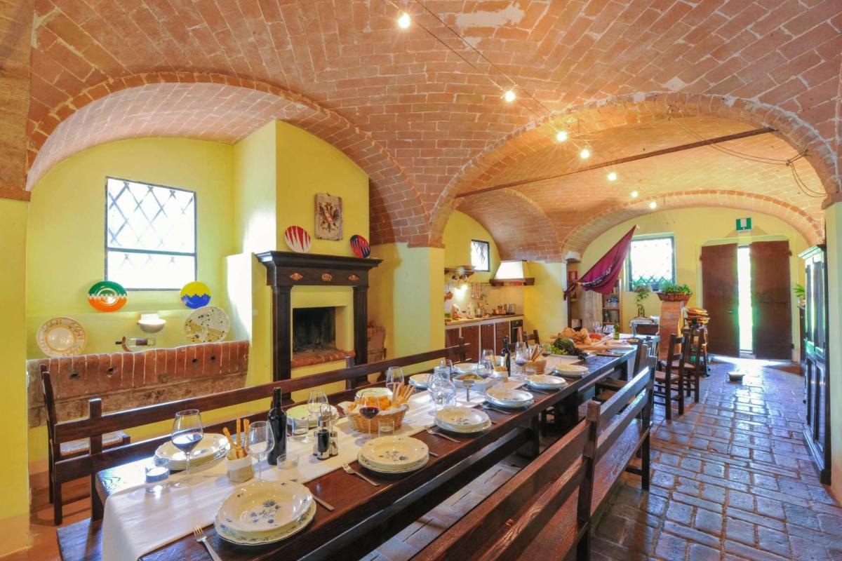Luxurious Villa in Monteroni d'Arbia - Housity